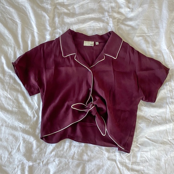 2/$40๐ CLOSET CLEAN OUT: Aritzia button up blouse with tie - Picture 1 of 8